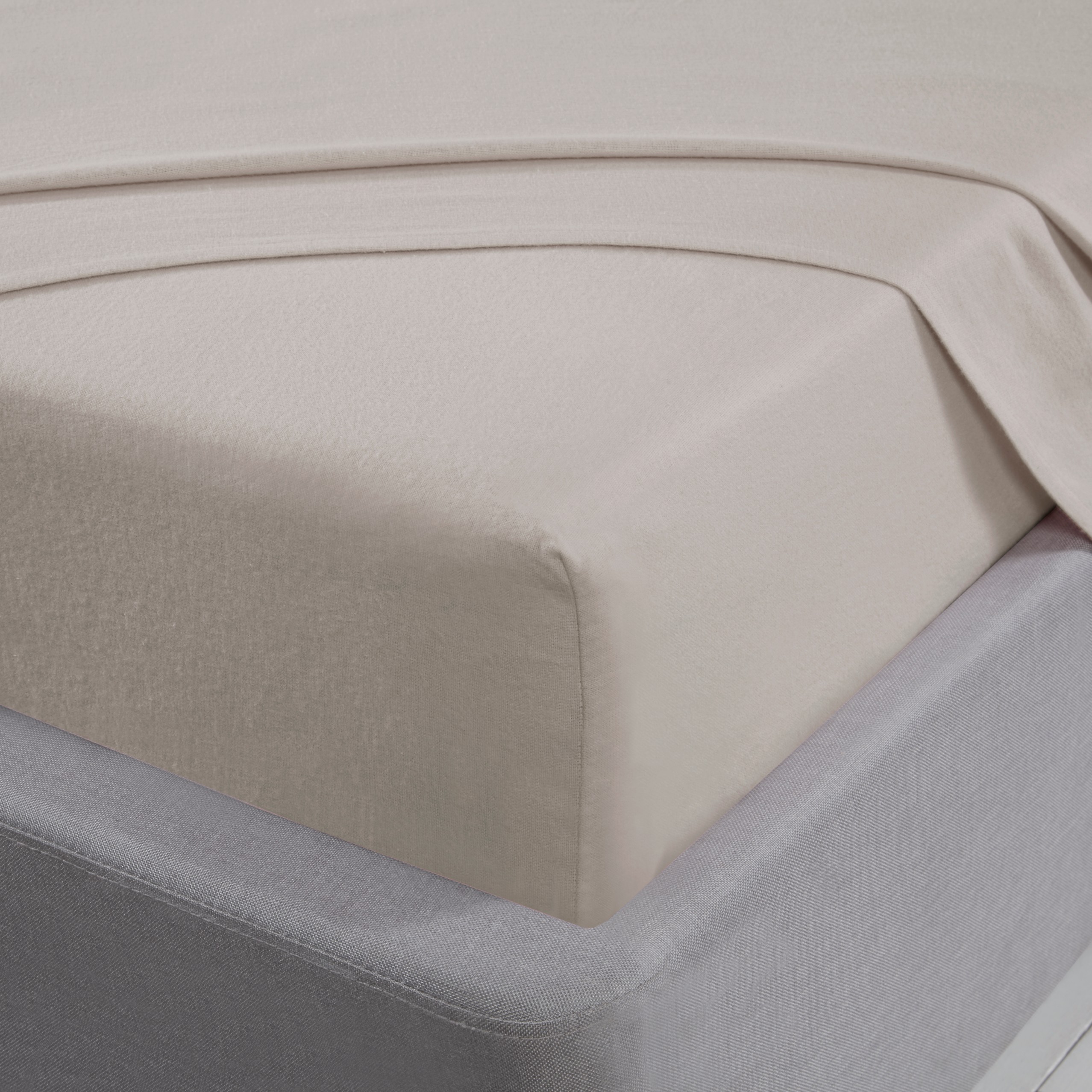 SADA - Brushed Cotton Cream Sheet -sq Deep Fitted