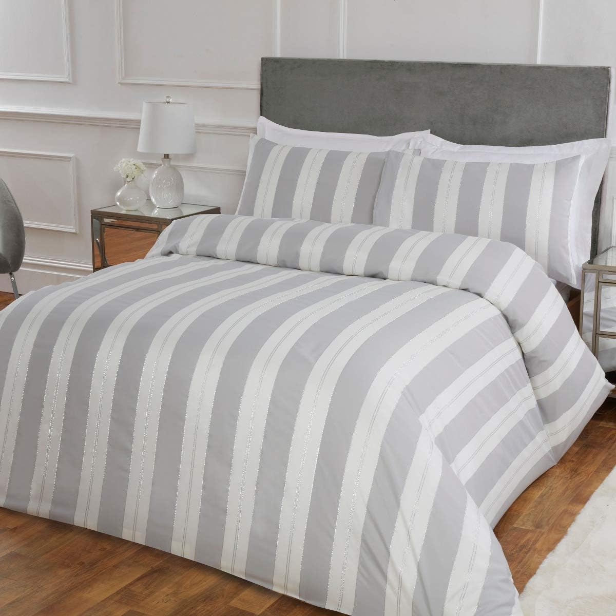 White-Silver main 1 Duvet