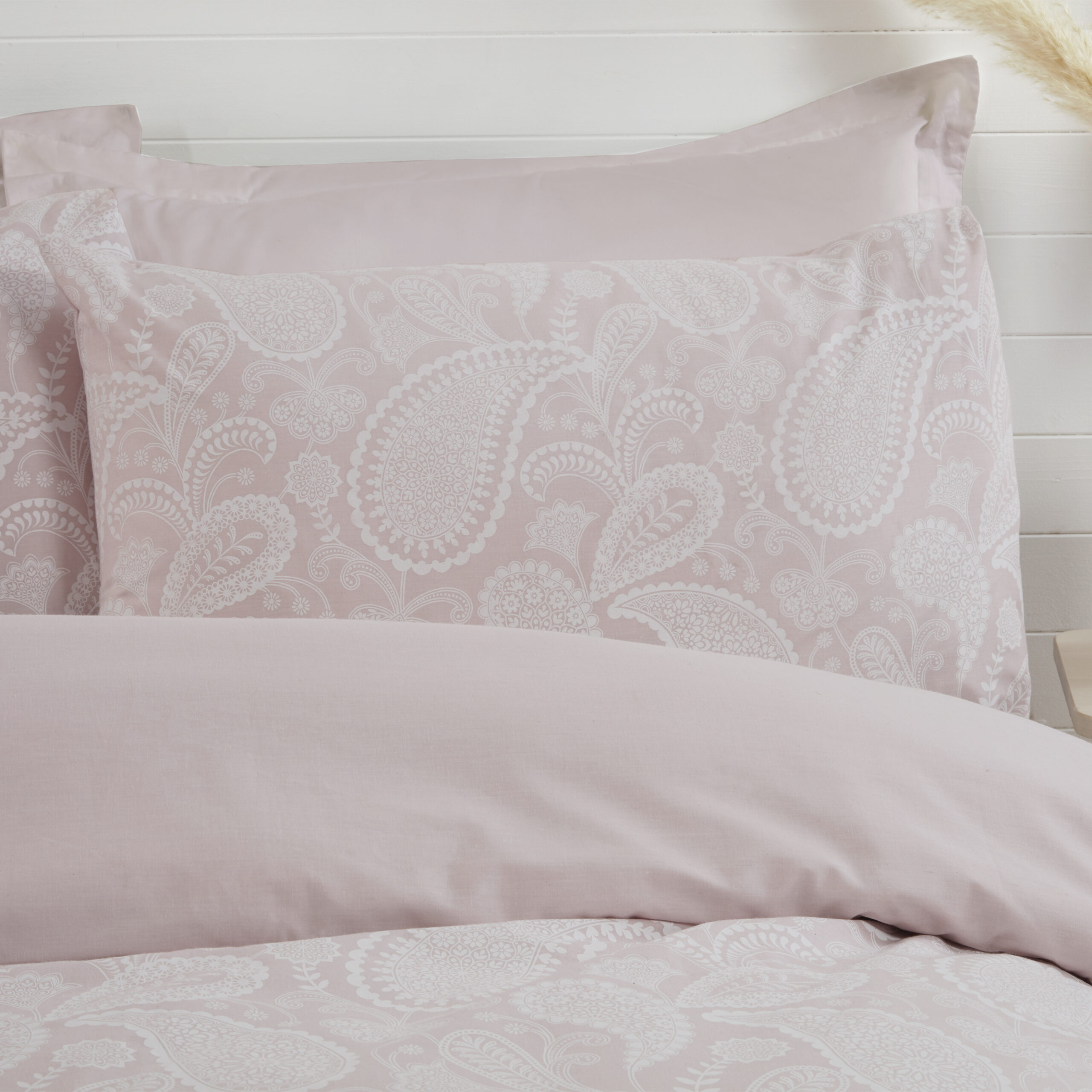 SADA - Paisley White Paste Blush CU WEB