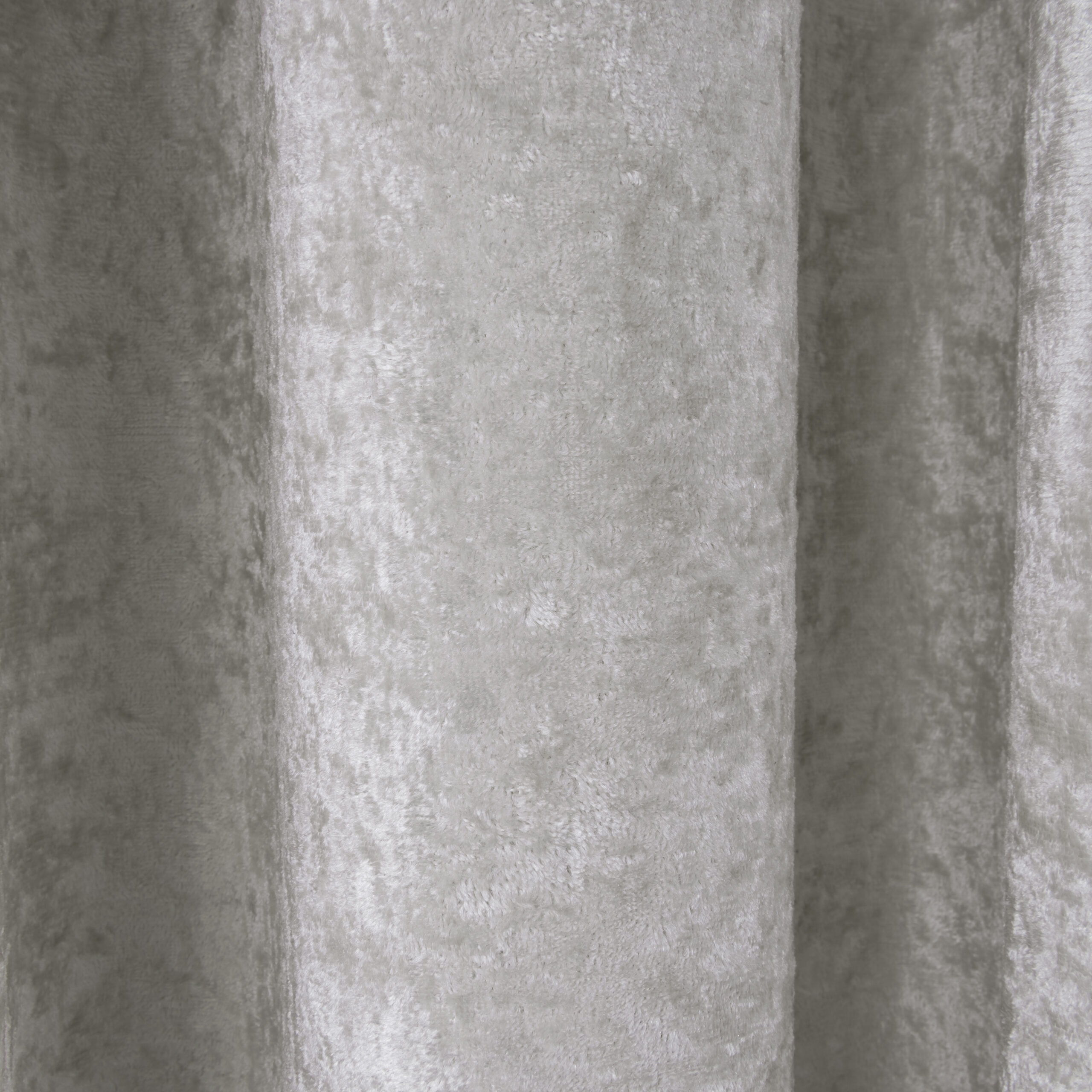 Crushed_Velvet_Ivory_Curtain_Detail