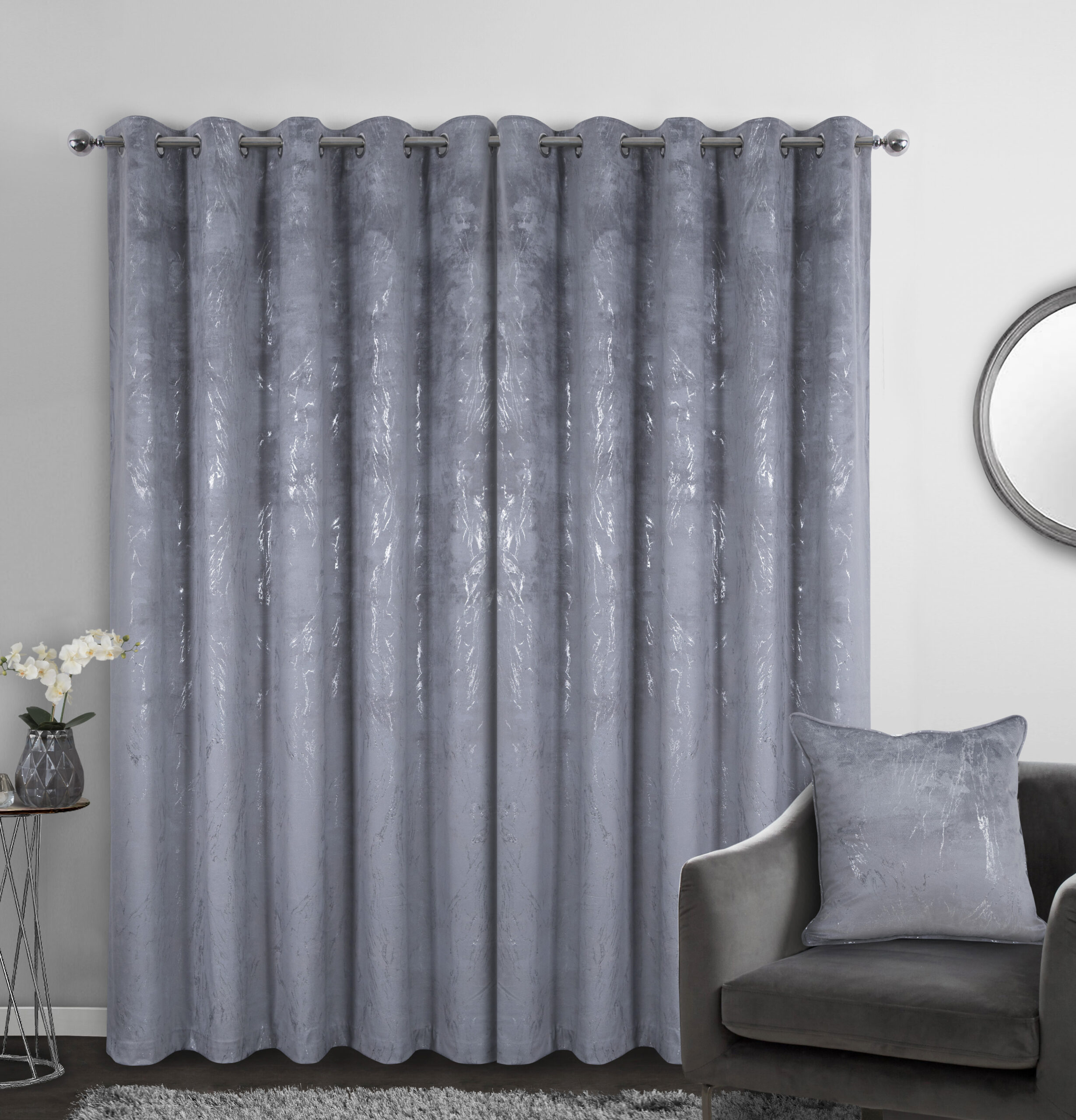 Grey_curtain_closed