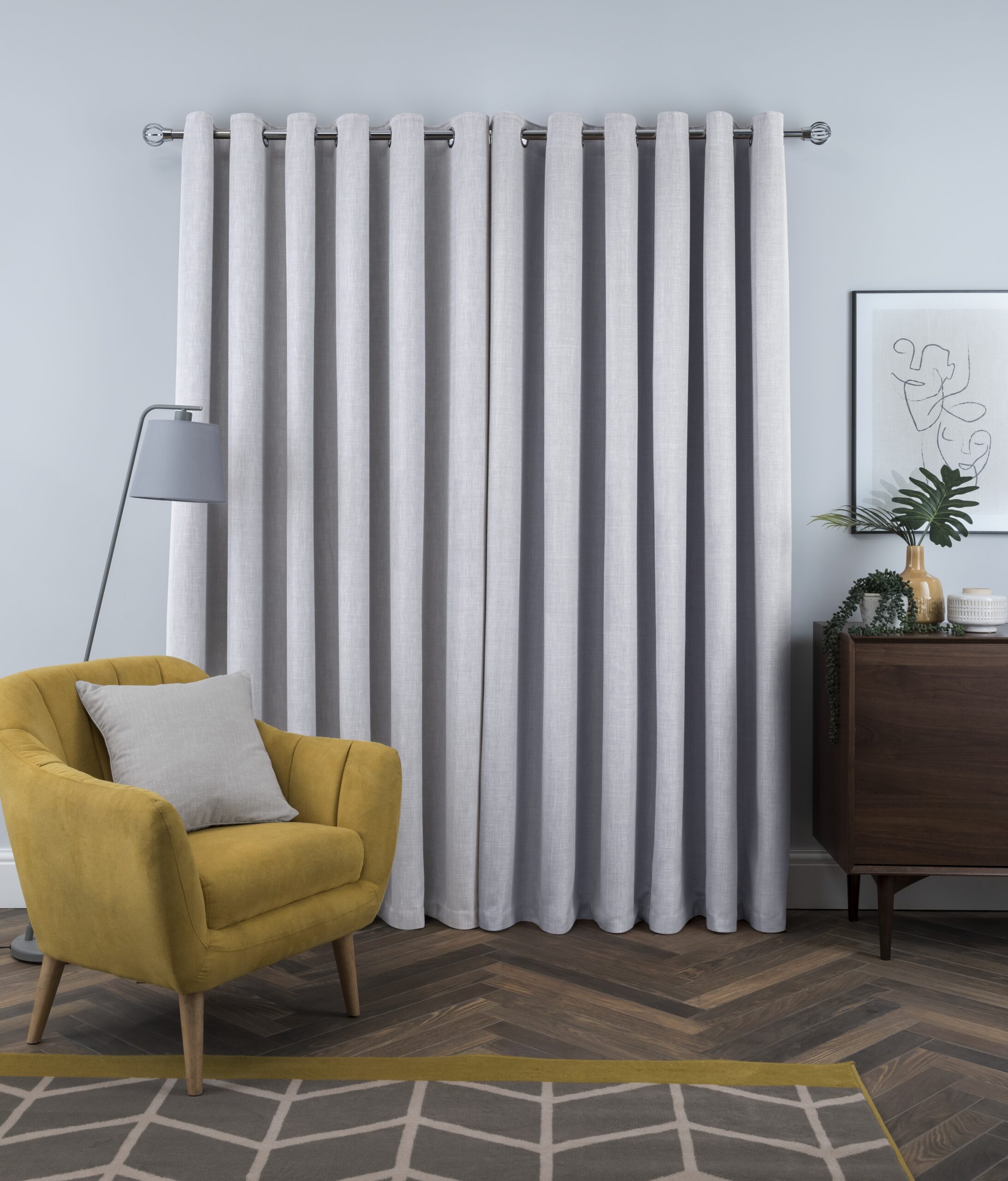 Silver_curtain_closed