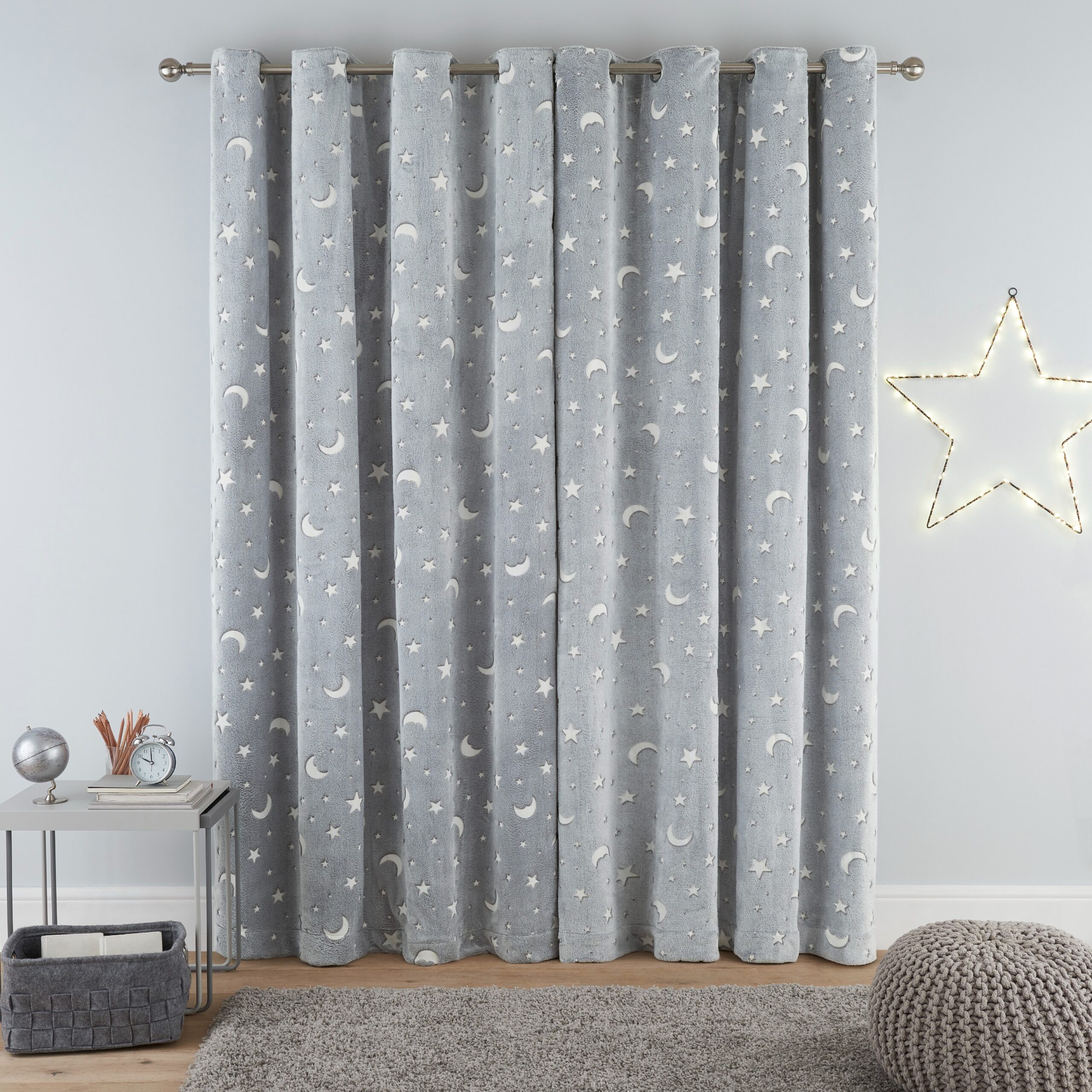 Teddy_fleece_curtains_star_moon_closed-SQ
