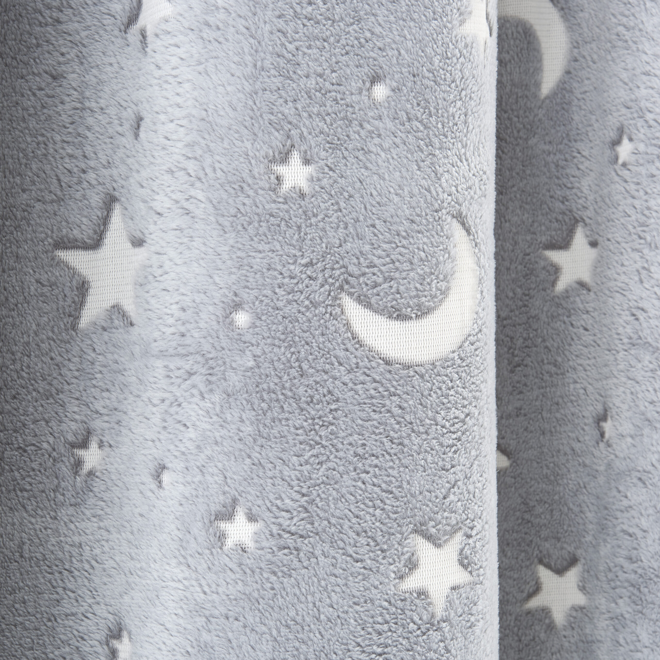 Teddy_fleece_curtains_star_moon_detail