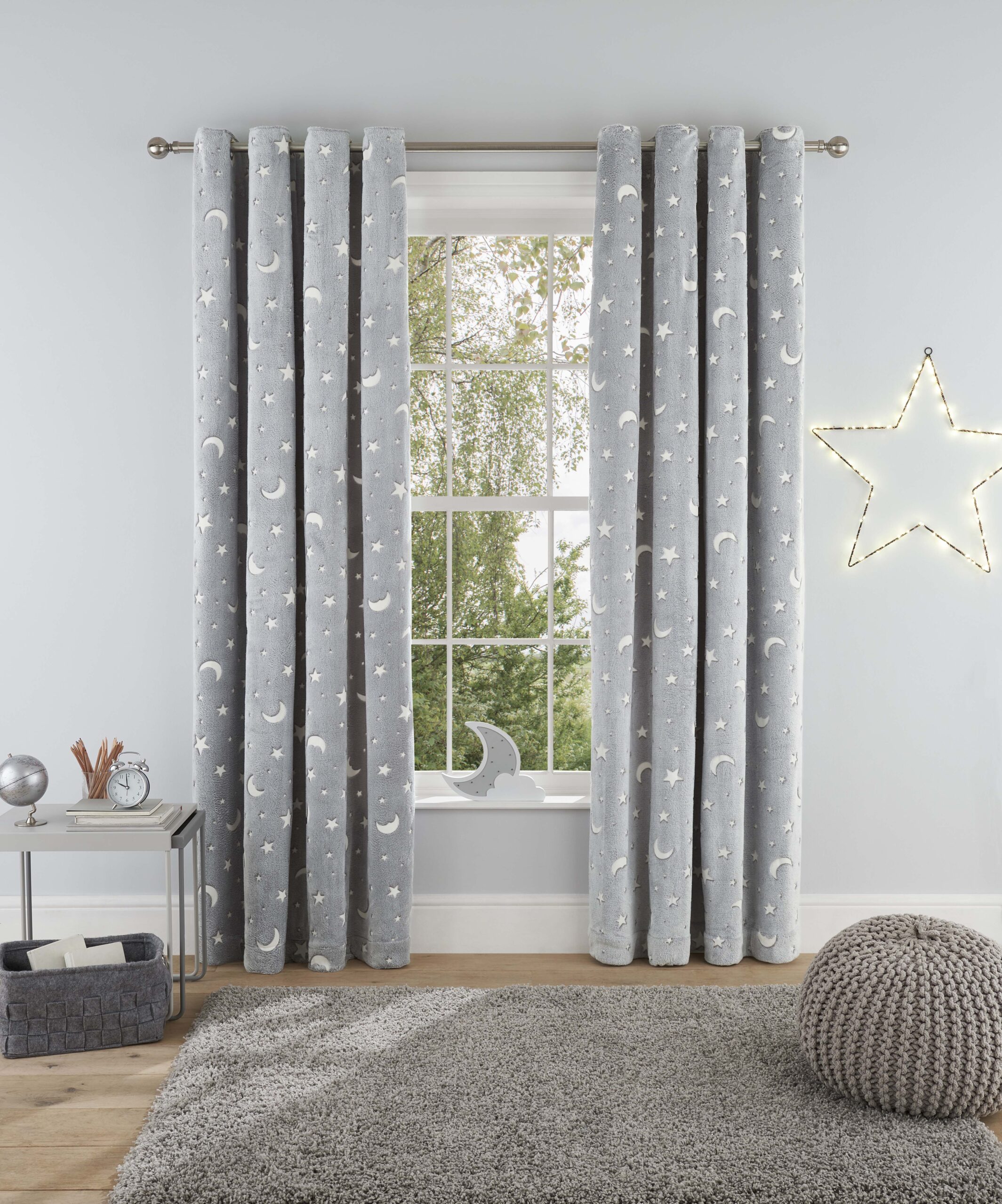 Teddy_fleece_curtains_star_moon_open