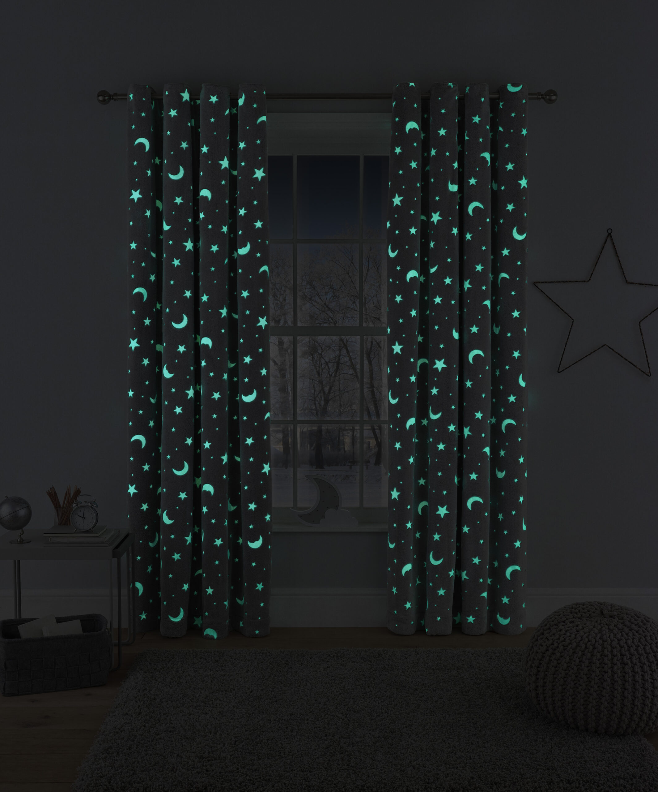 Teddy_fleece_curtains_star_moon_open_dark