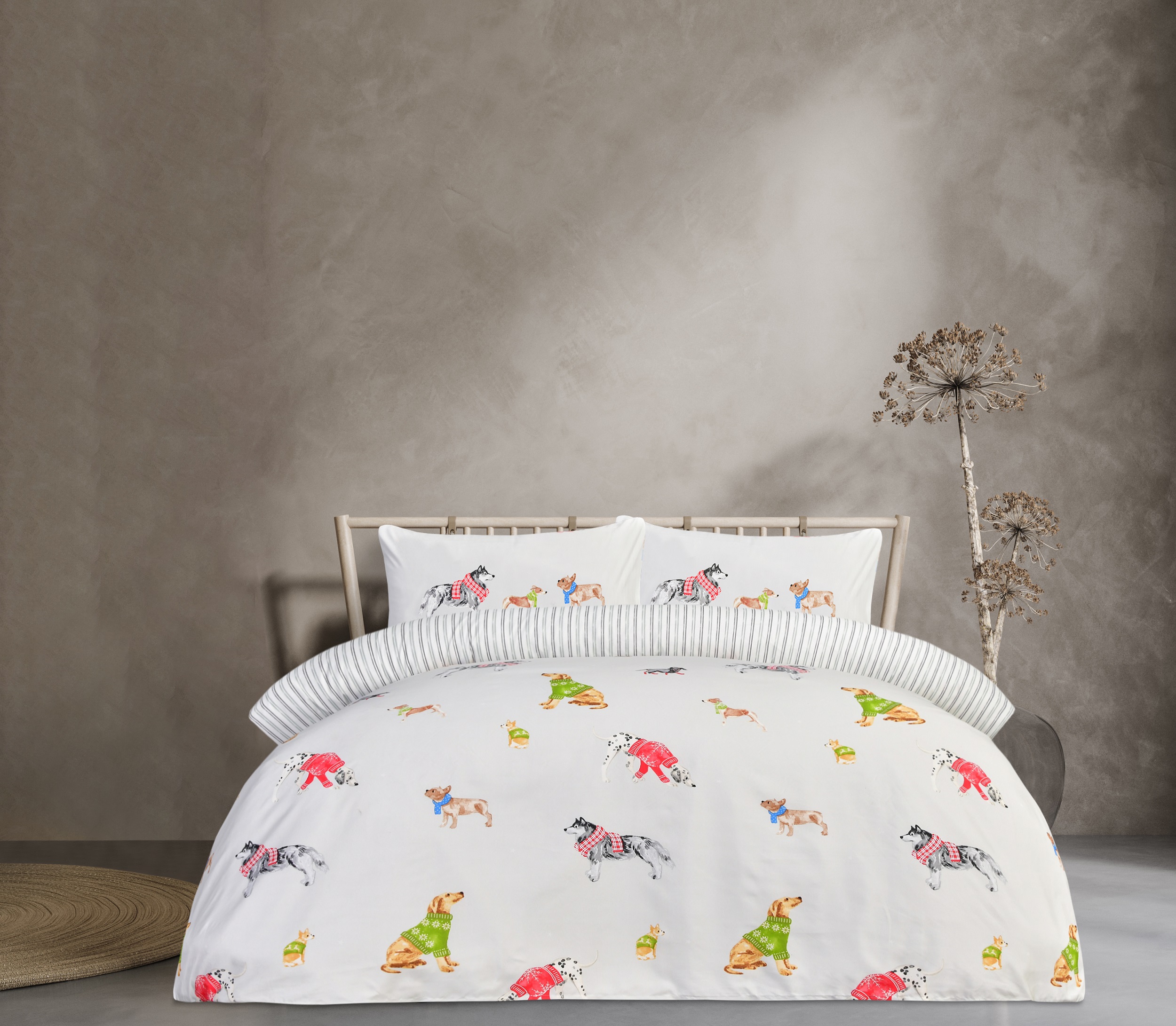 Bed with linen bedding, dry plant and wooden door in bedroom, ro
